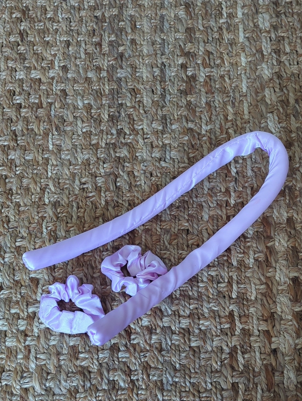NWOT Lilac Heatless Hair Curler Set with Matching Scrunchies